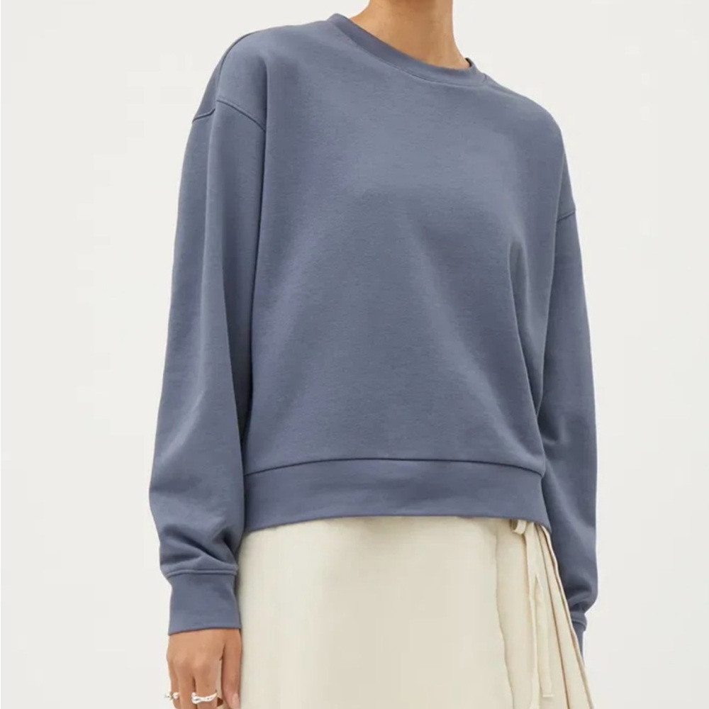 Weekday blue huge cropped sweatshirt

Will donate this week if doesn’t sell ‼️